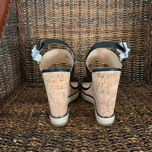 NEW NEVER WORN BLACK/SNAKESKIN WEDGES - Picture 4 of 8